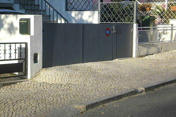 Serralharia Farrau - Portões de Muro