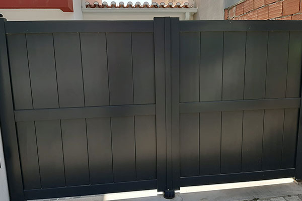 Serralharia Farrau - Portões de Muro