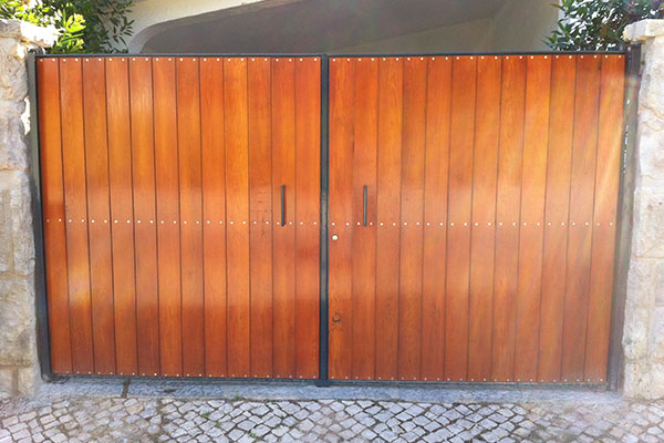 Serralharia Farrau - Portões de Muro