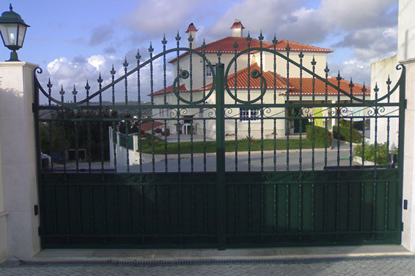 Serralharia Farrau - Portões de Muro