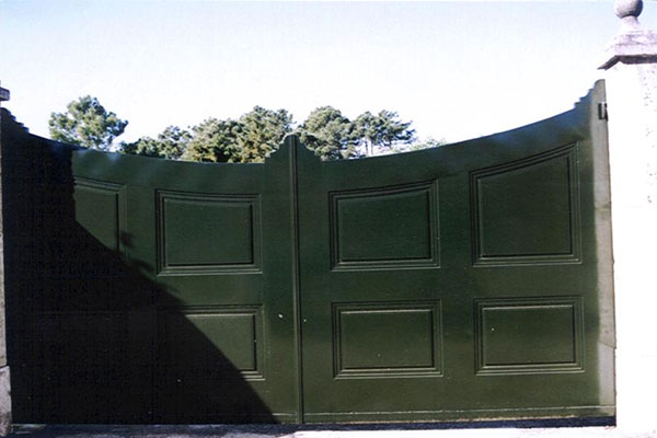 Serralharia Farrau - Portões de Muro